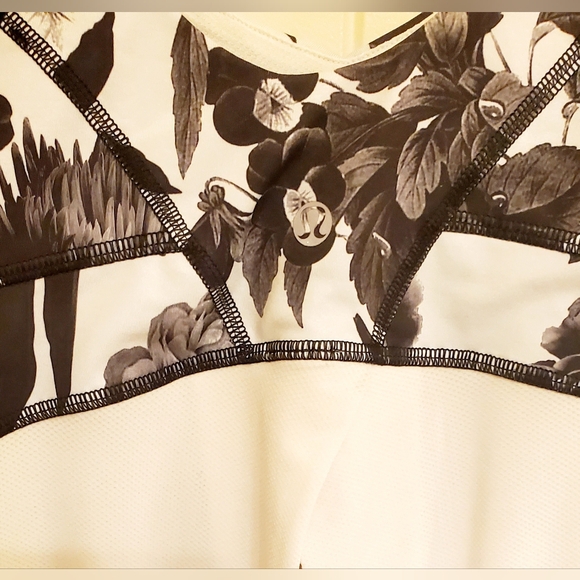 SZ 8 LULULEMON TAME ME TANK - Picture 3 of 5